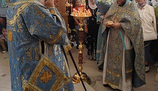 Епископ Алатырский и Порецкий Феодосий в праздник Казанской иконы Божией Матери возглавил Престольные торжества в Казанском храме города Алатыря