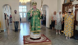 Епископ Алатырский и Порецкий Феодосий в праздник преподобного Серафима Саровского совершил Божественную Литургию в кафедральном храме в честь Иверской иконы Божией Матери города Алатырь