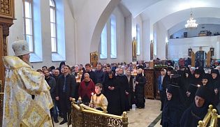 Епископ Алатырский и Порецкий Феодосий в Неделю 26-ю по Пятидесятнице совершил Божественную Литургию в кафедральном храме в Свято-Троицком мужском монастыре города Алатырь