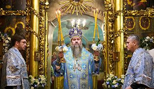 Епископ Алатырский и Порецкий Феодосий сослужил за Божественной литургией митрополиту Чебоксарскому и Чувашскому Савватию в Престольный праздник кафедрального собора в честь Введения во храм Пресвятой Богородицы города Чебоксары