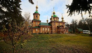 Управляющий Алатырской епархией в Неделю 20-ю по Пятидесятнице сослужил за Божественной Литургией митрополиту Чебоксарскому и Чувашскому Савватию в Александро-Невском монастыре п/о Кюрегаси