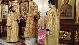 Управляющий Алатырской епархией в Неделю Всех святых, в земле Русской просиявших совершил Божественную Литургию в в кафедральном храме в честь Иверской иконы Божией Матери города Алатырь