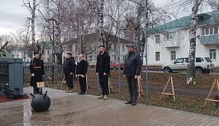 Настоятель кафедрального храма принял участие в праздновании Дня Морской пехоты в Алатыре