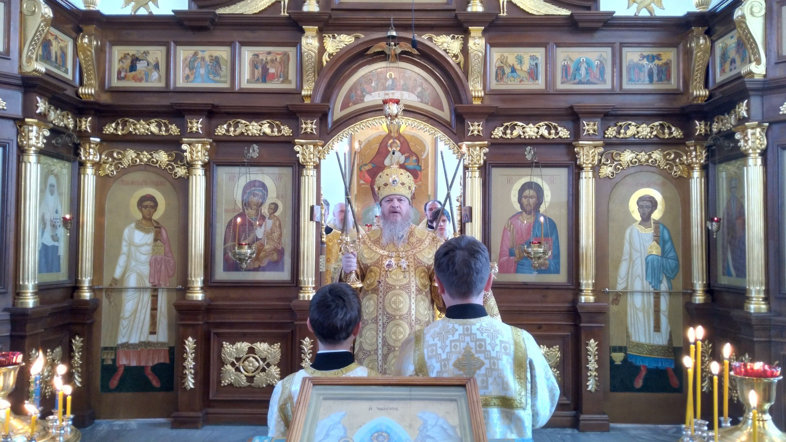 Епископ Алатырский и Порецкий Феодосий в 14-ю Неделю по Пятидесятнице совершил Божественную Литургию в кафедральном храме в честь Иверской иконы Божией Матери города Алатырь Епископ Алатырский и Порецкий Феодосий в 14-ю Неделю по Пятидесятнице совершил Божественную Литургию в кафедральном храме в честь Иверской иконы Божией Матери города Алатырь