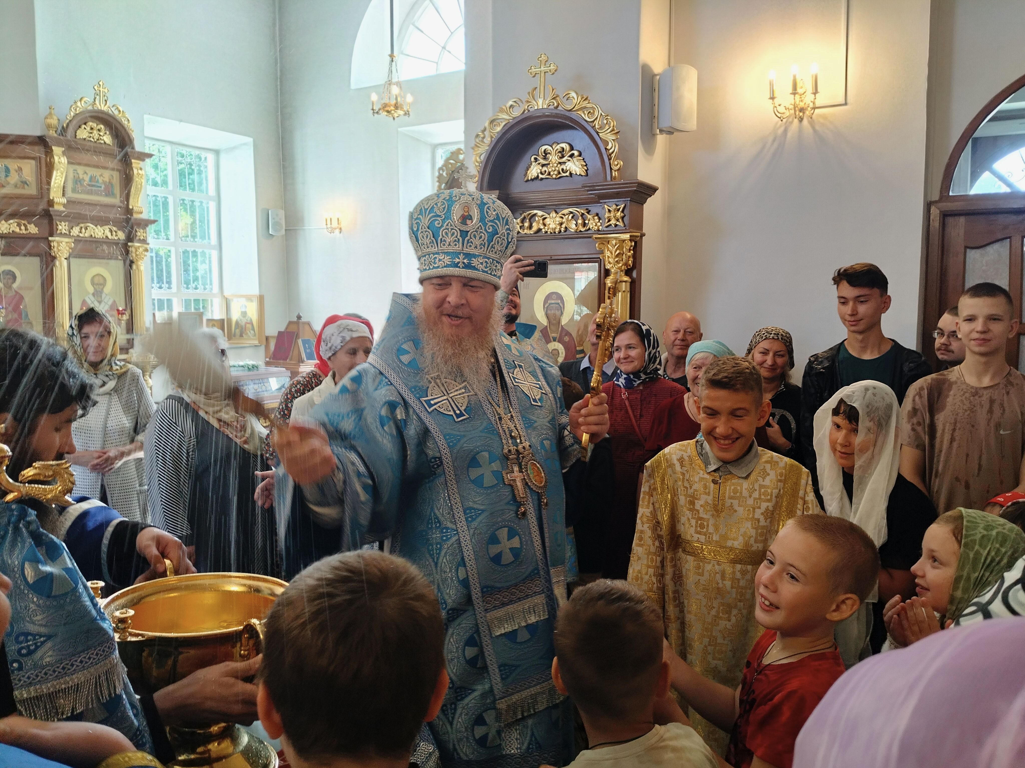 Епископ Алатырский и Порецкий Феодосий в 12-ю Неделю по Пятидесятнице совершил Божественную Литургию в кафедральном храме в честь Иверской иконы Божией Матери города Алатырь Епископ Алатырский и Порецкий Феодосий в 12-ю Неделю по Пятидесятнице совершил Божественную Литургию в кафедральном храме в честь Иверской иконы Божией Матери города Алатырь