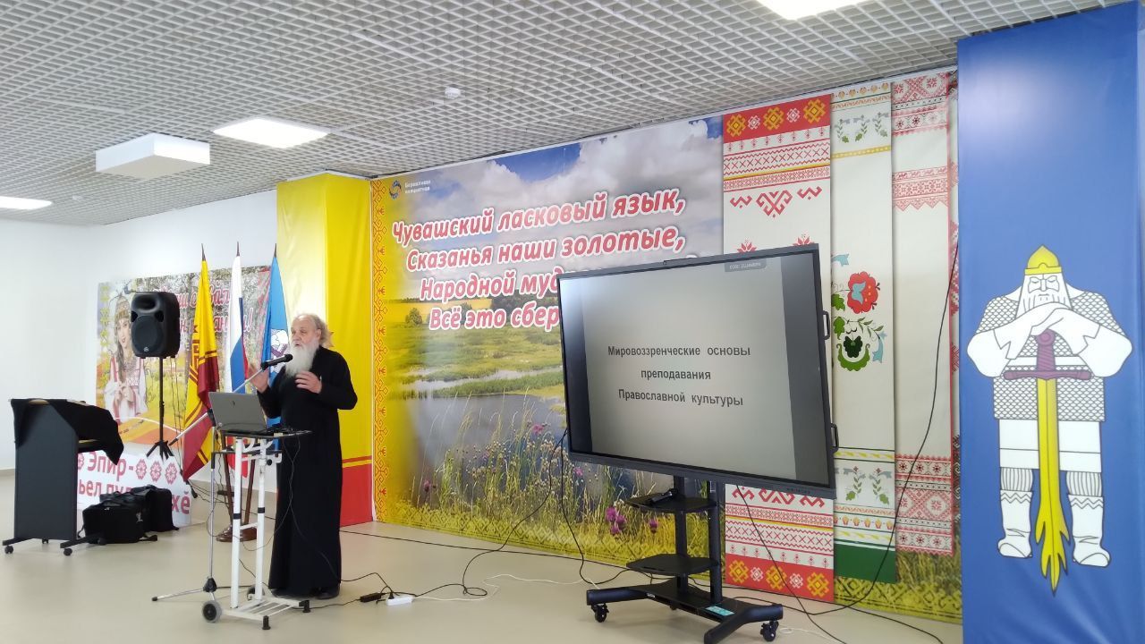 Семинары для школьных учителей и певчих храмов и монастырей: Алатырскую епархию с визитом посетил преподаватель Московской духовной академии. Семинары для школьных учителей и певчих храмов и монастырей: Алатырскую епархию с визитом посетил преподаватель Московской духовной академии.