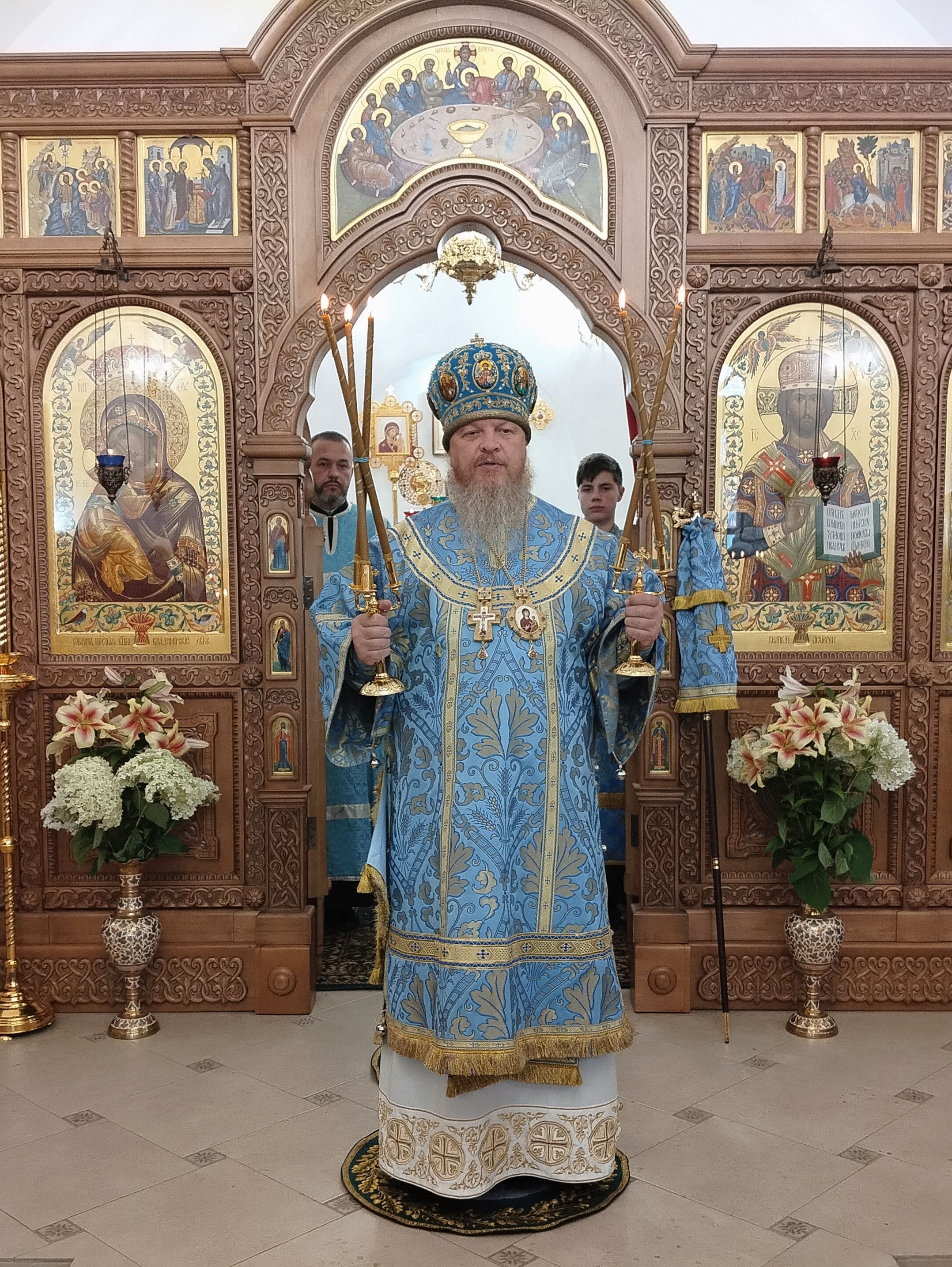 Епископ Алатырский и Порецкий Феодосий в праздник Казанской иконы Божией Матери возглавил Престольные торжества в Казанском храме города Алатыря Епископ Алатырский и Порецкий Феодосий в праздник Казанской иконы Божией Матери возглавил Престольные торжества в Казанском храме города Алатыря