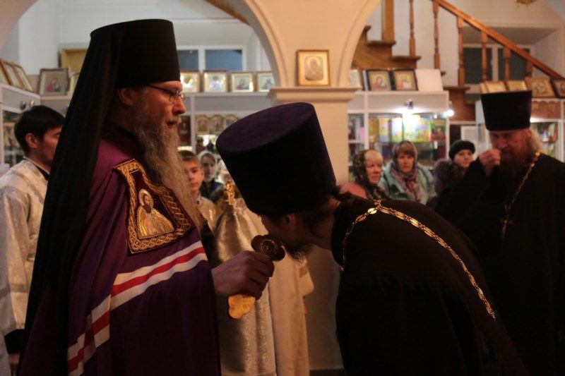 «Днесь всяка тварь веселится и радуется, яко Христос родися от Девы». Богослужение в Рождественскую ночь «Днесь всяка тварь веселится и радуется, яко Христос родися от Девы». Богослужение в Рождественскую ночь
