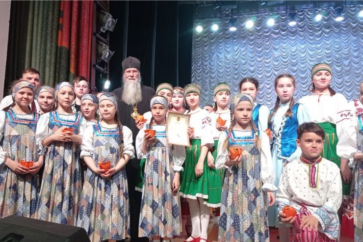 30 апреля по благословению епископа Алатырского и Порецкого Феодора в Алатыре прошёл IV межрегиональный Пасхальный фестиваль "Радость моя"