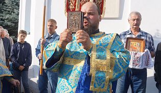 В праздник Рождества Пресвятой Владычицы нашей Богородицы и Приснодевы Марии епископ Алатырский и Порецкий Феодор совершил Божественную Литургию в храме Рождества Пресвятой Богородицы г. Алатырь