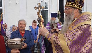 27 сентября 2023 г., в праздник Воздвижения Честного и Животворящего Креста Господня епископ Алатырский и Порецкий Феодор совершил Божественную Литургию в храме Воздвижения Креста Господня г. Алатырь