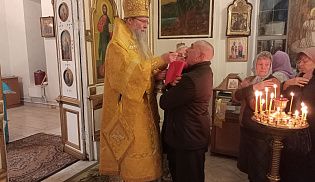 В Неделю 24-ю по Пятидесятнице, епископ Алатырский и Порецкий Феодор совершил Божественную Литургию в Никольском приделе храма Воздвижения Креста Господня г. Алатырь