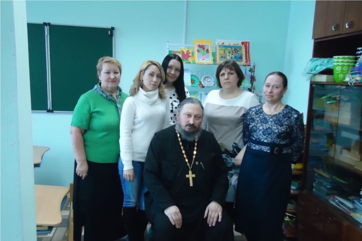 Встреча заместителя председателя отдела по церковной благотворительности и социальному служению Алатырской епархии иерея Вячеслава Семенова с преподавателями реабилитационного отделения и родителями детей с ограниченными возможностями