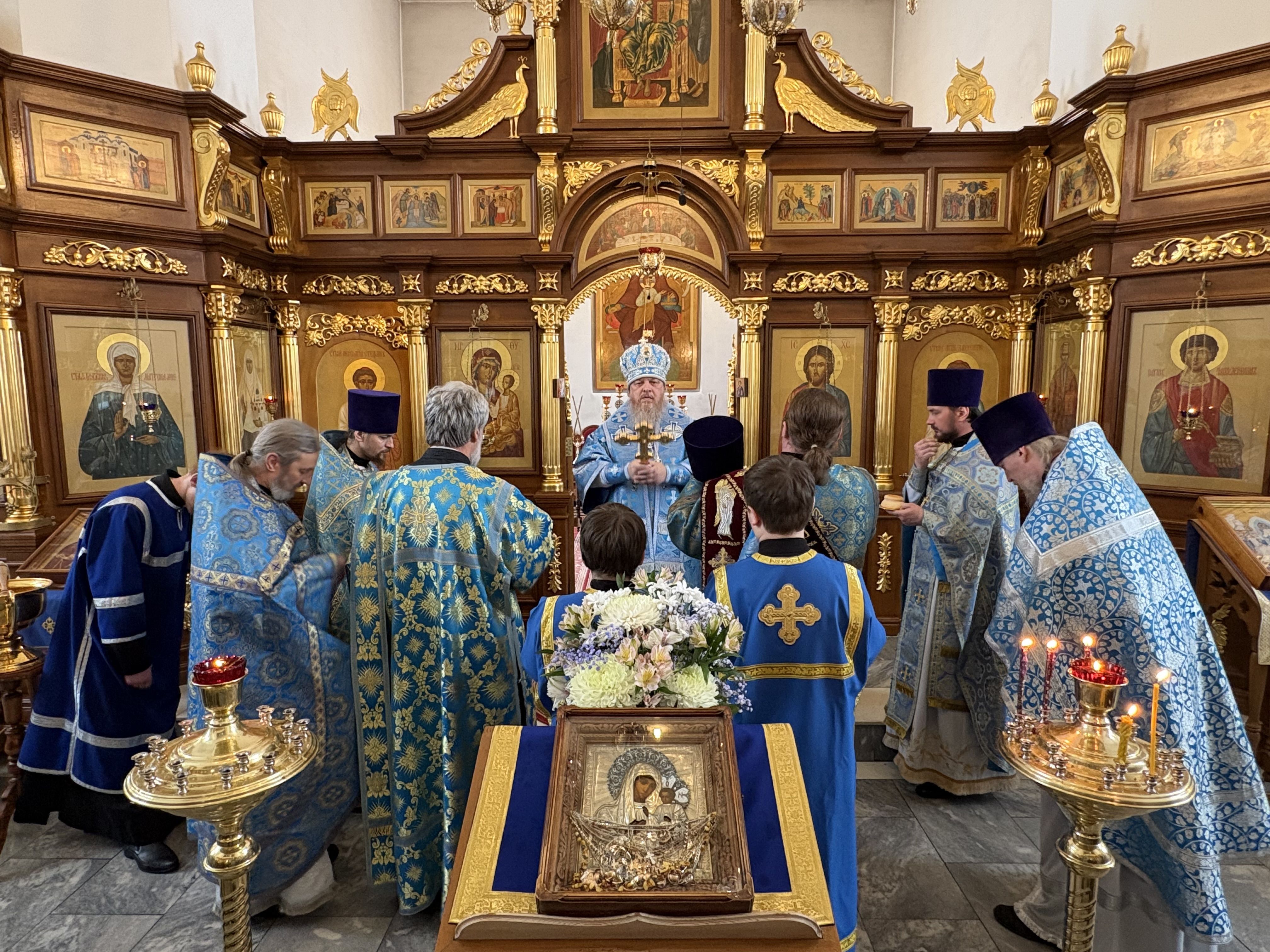 Епископ Алатырский и Порецкий Феодосий в субботу первой седмицы Великого поста и в день празднования Иверского образа возглавил Престольные торжества в Иверском кафедральном храме города Алатырь