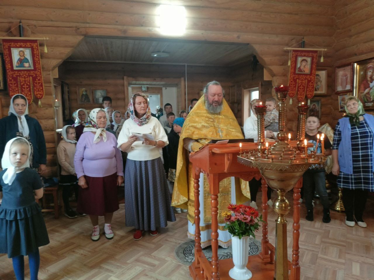 Молебен для учащих и учащихся совершён в Никольском храме села Карабай-Шемурша Молебен для учащих и учащихся совершён в Никольском храме села Карабай-Шемурша