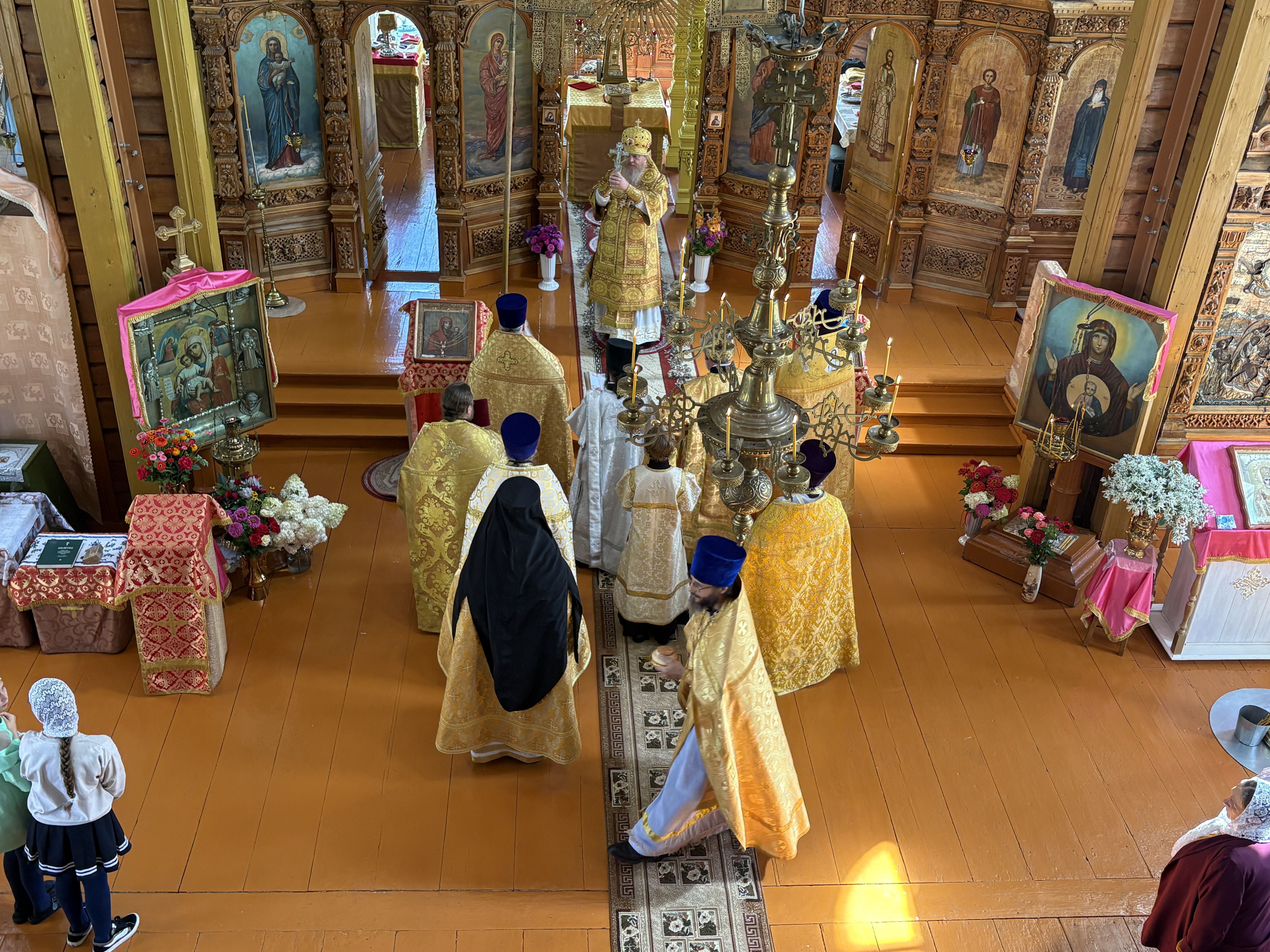 Епископ Алатырский и Батыревский Феодосий возглавил Престольные торжества в храме святителя Николая Чудотворца села Сыреси