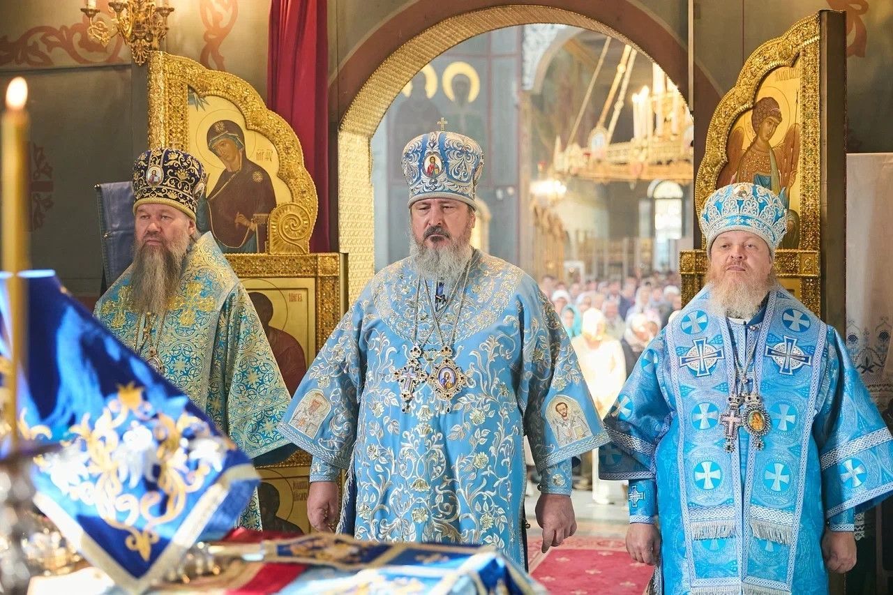 Репортаж "Вести. Чувашия" о Божественной Литургии в праздник Покрова Пресвятой Богородицы в Покрово-Татианинском соборе города Чебоксары (20 лет со дня освящения храма).