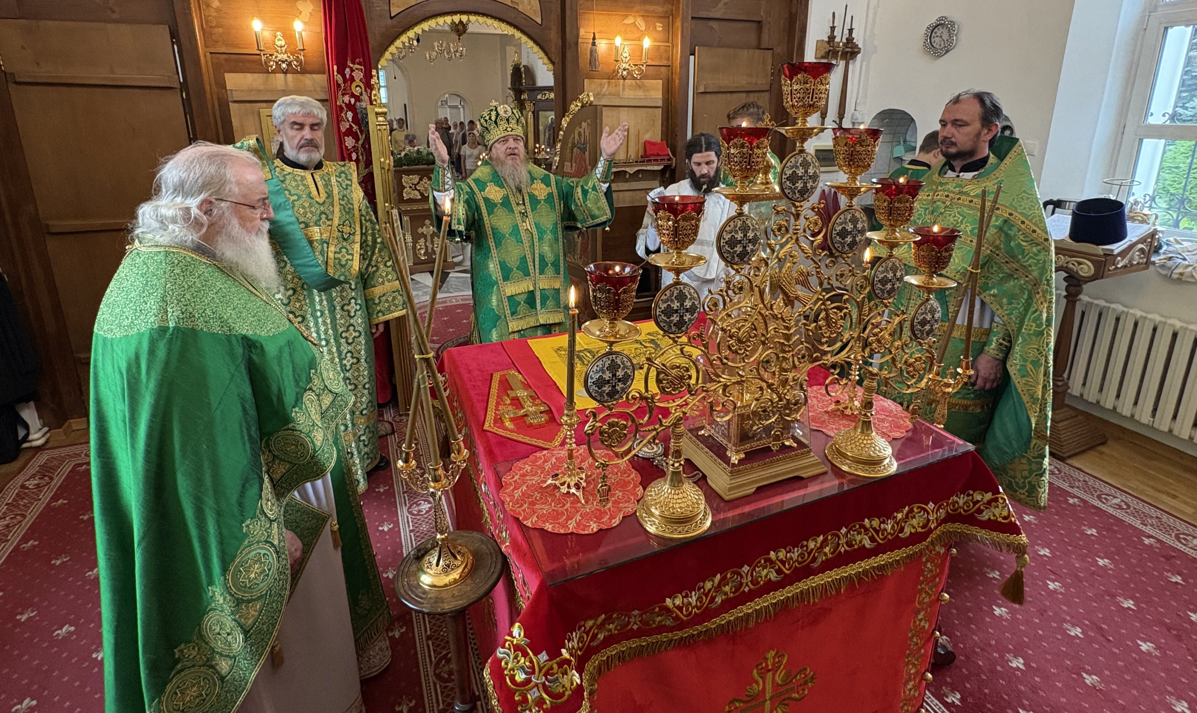 Управляющий Алатырской епархией в праздник преподобного Серафима Саровского совершил Божественную Литургию в Иверском кафедральном храме города Алатырь