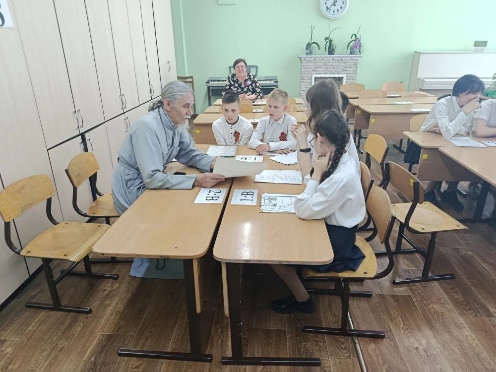 В Гимназии №6 города Алатырь прошёл XIX Слёт юных богословов «В начале было Слово...»