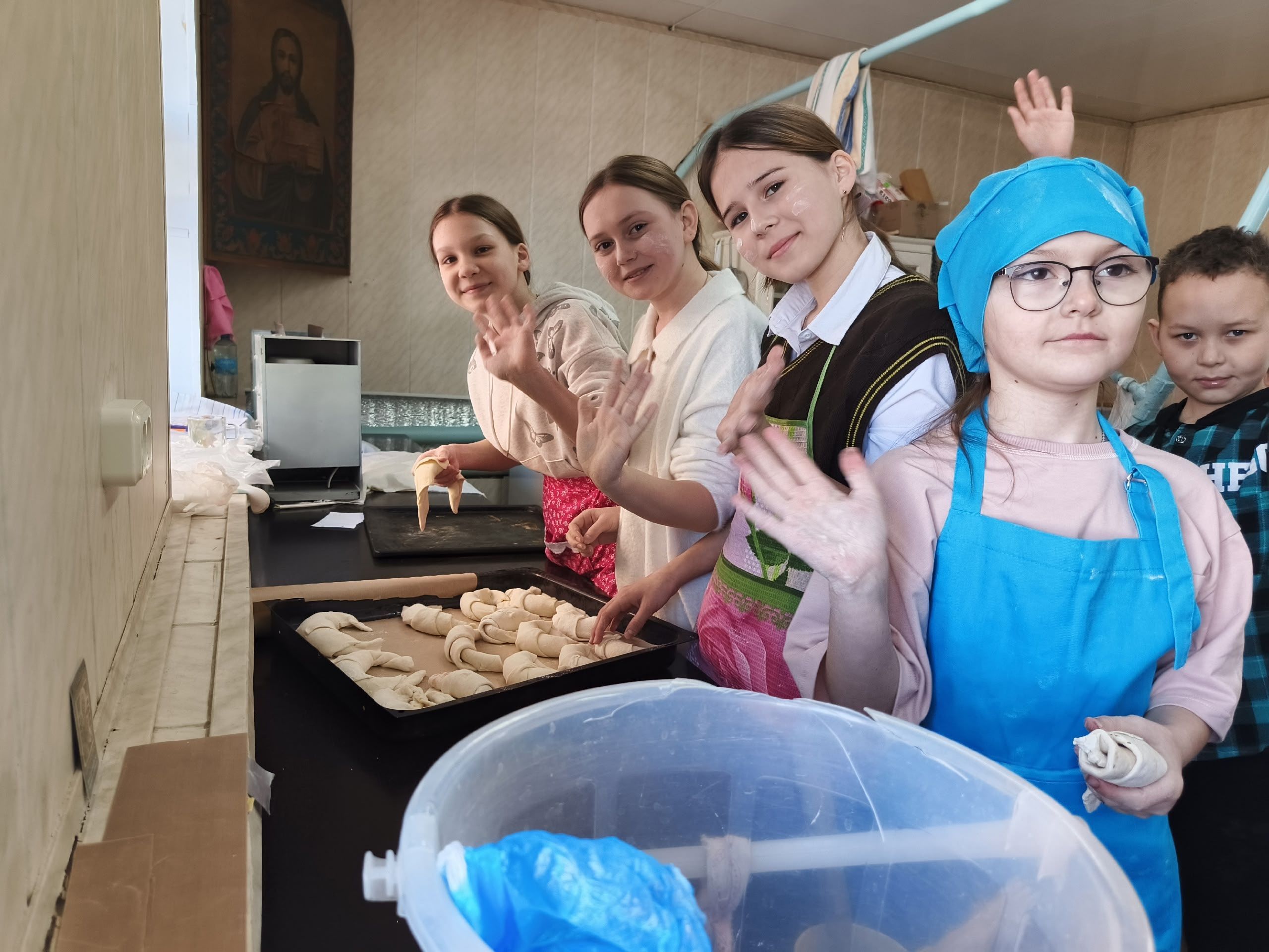 В воскресной школе села Батырево дети испекли постные круассаны для своих мам