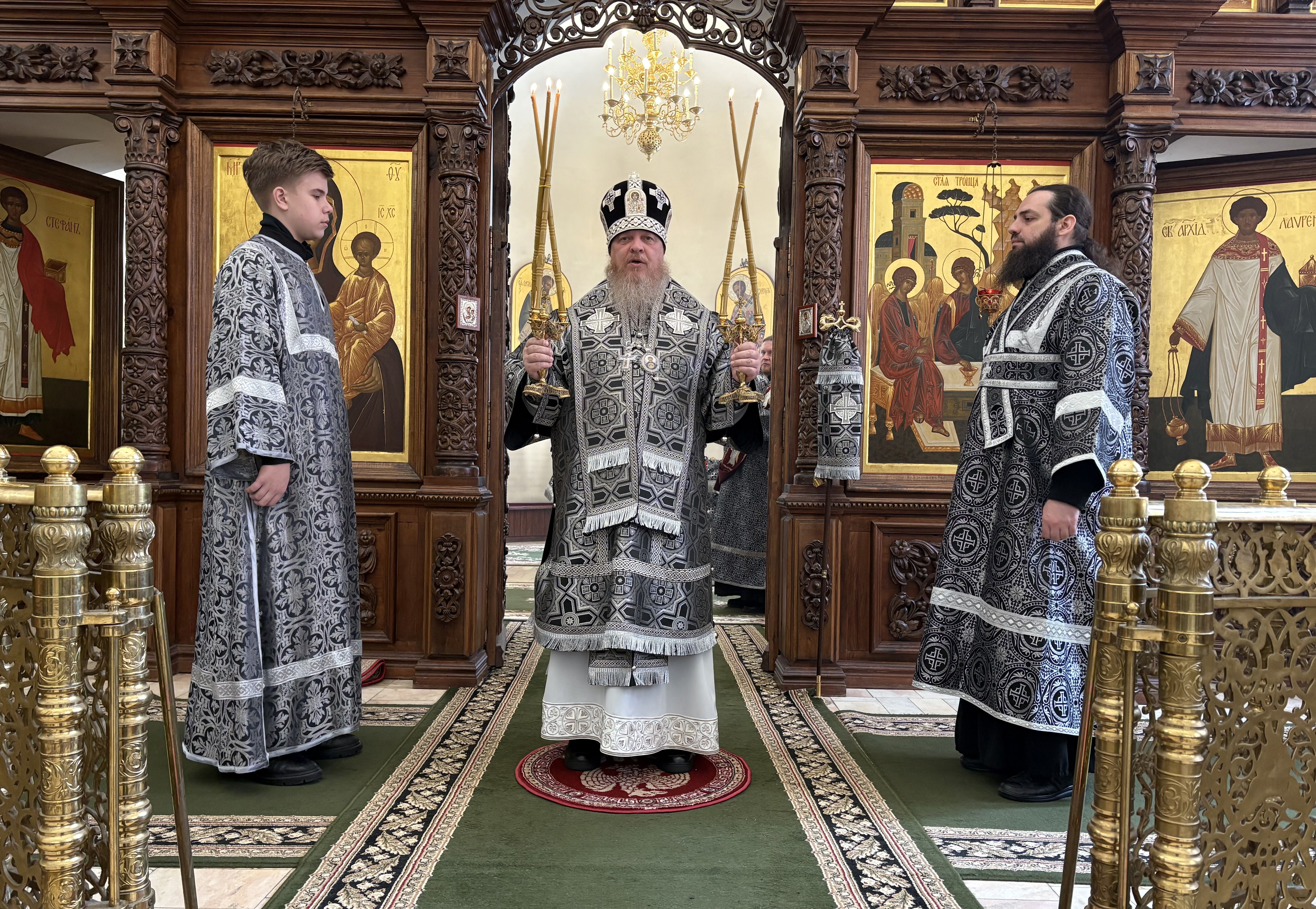 Епископ Алатырский и Порецкий Феодосий совершил первую в этом году Литургию Преждеосвященных Даров