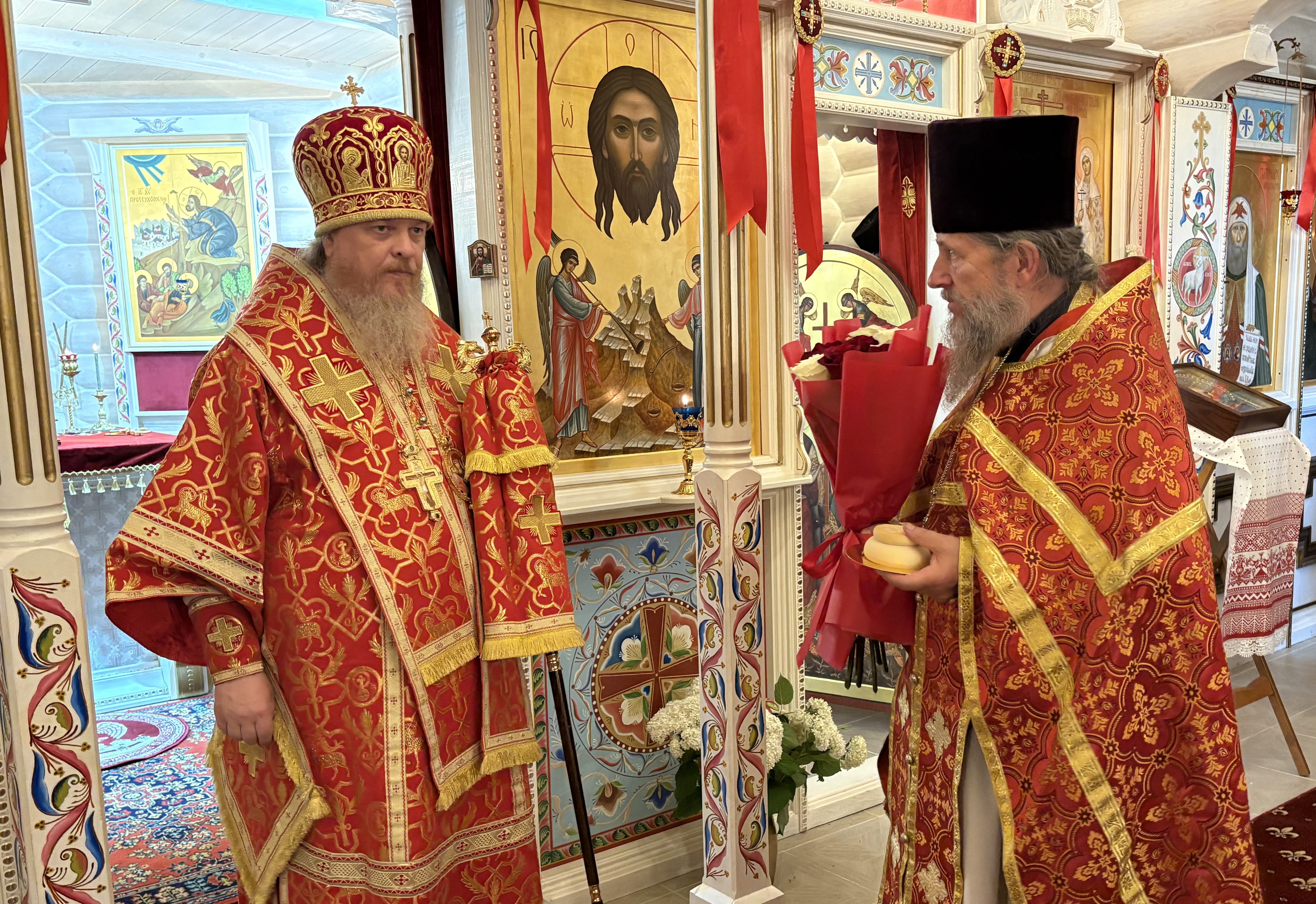 Управляющий Алатырской епархией в День памяти святых императора Николая, императрицы Александры, цесаревича Алексия и великих княжон Ольги, Татьяны, Марии и Анастасии возглавил Престольные торжества в храме Царственных страстотерпцев поселка Первомайский