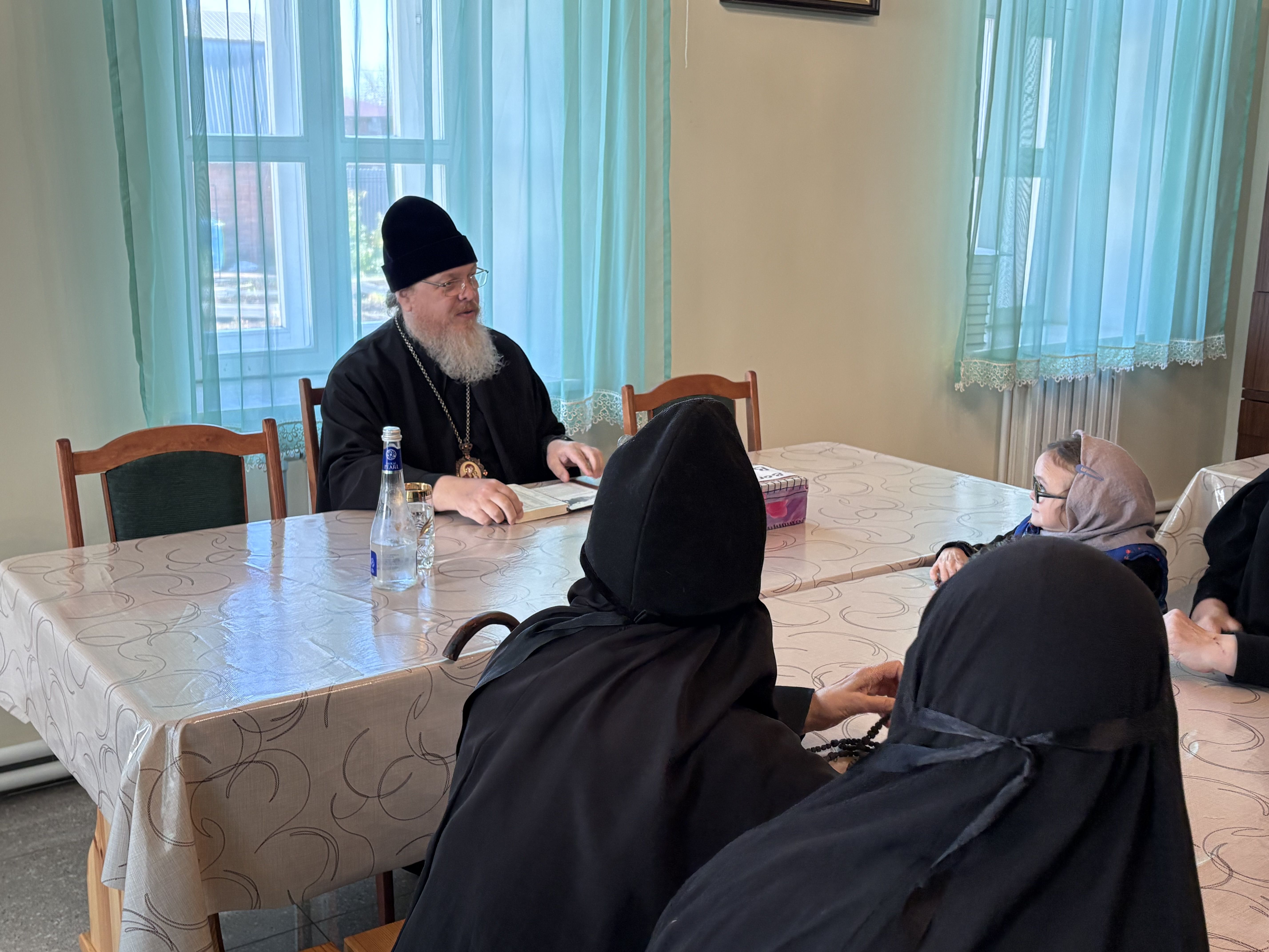 Епископ Феодосий провёл беседу в Киево-Николаевском Новодевичьем монастыре
