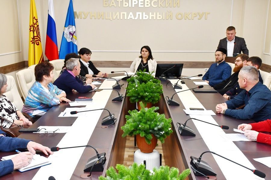 Благочинный Батыревского округа принял участие в заседании Совета по межнациональным и межконфессиональным отношениям