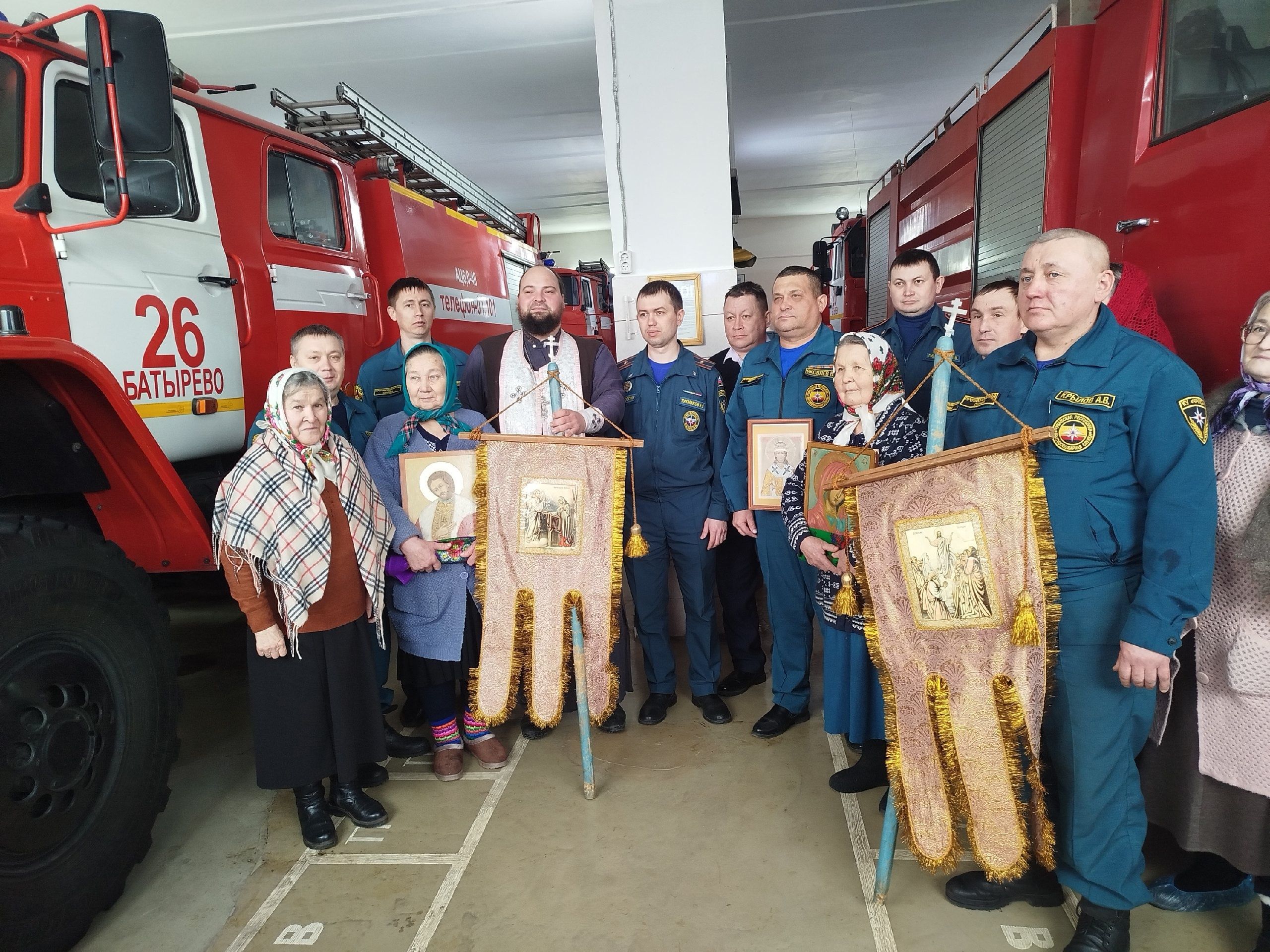 Священник совершил молебен в пожарной части