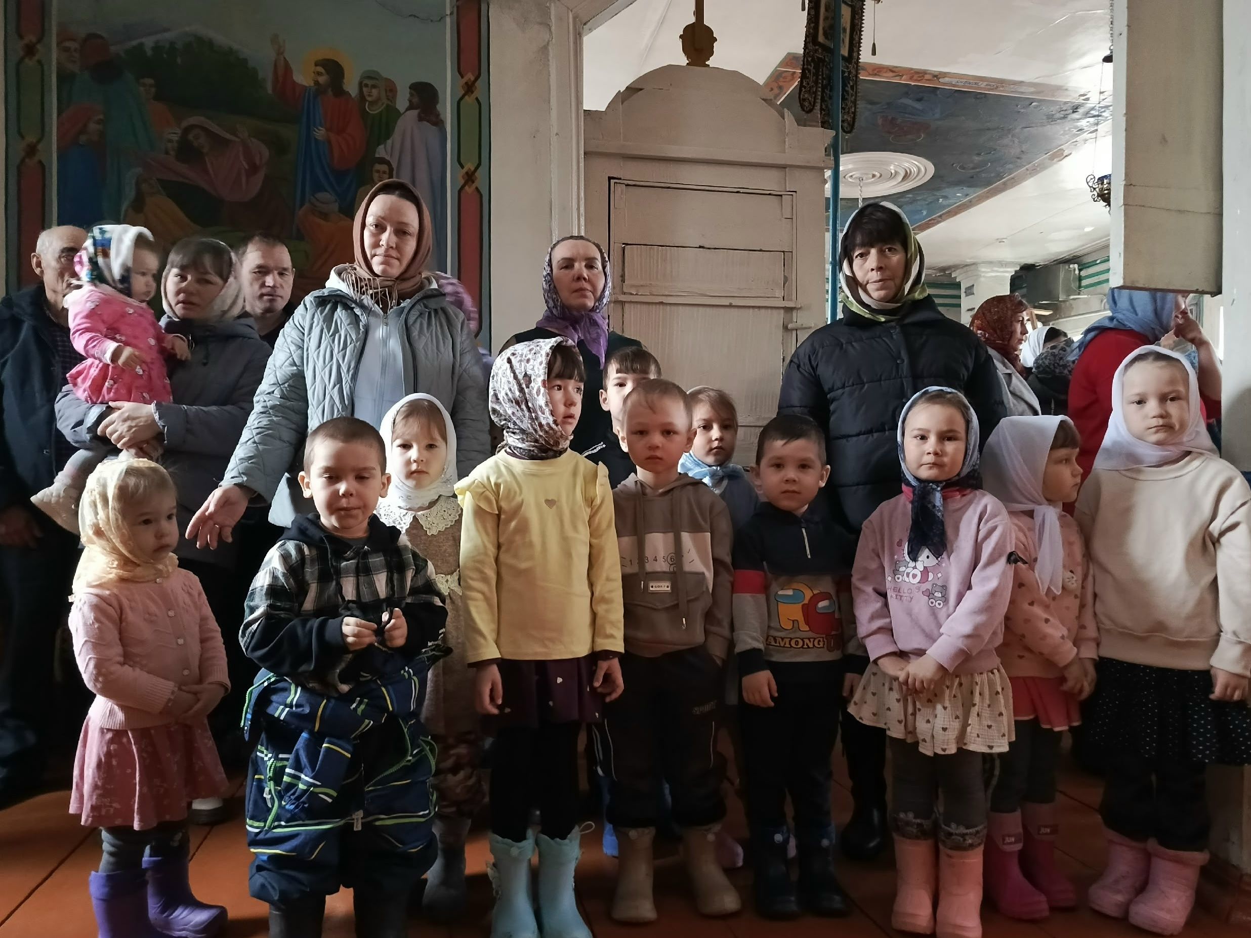 Воспитанники детского сада "Весна" в Великий Четверг посетили Казанский храм в селе Хормалы