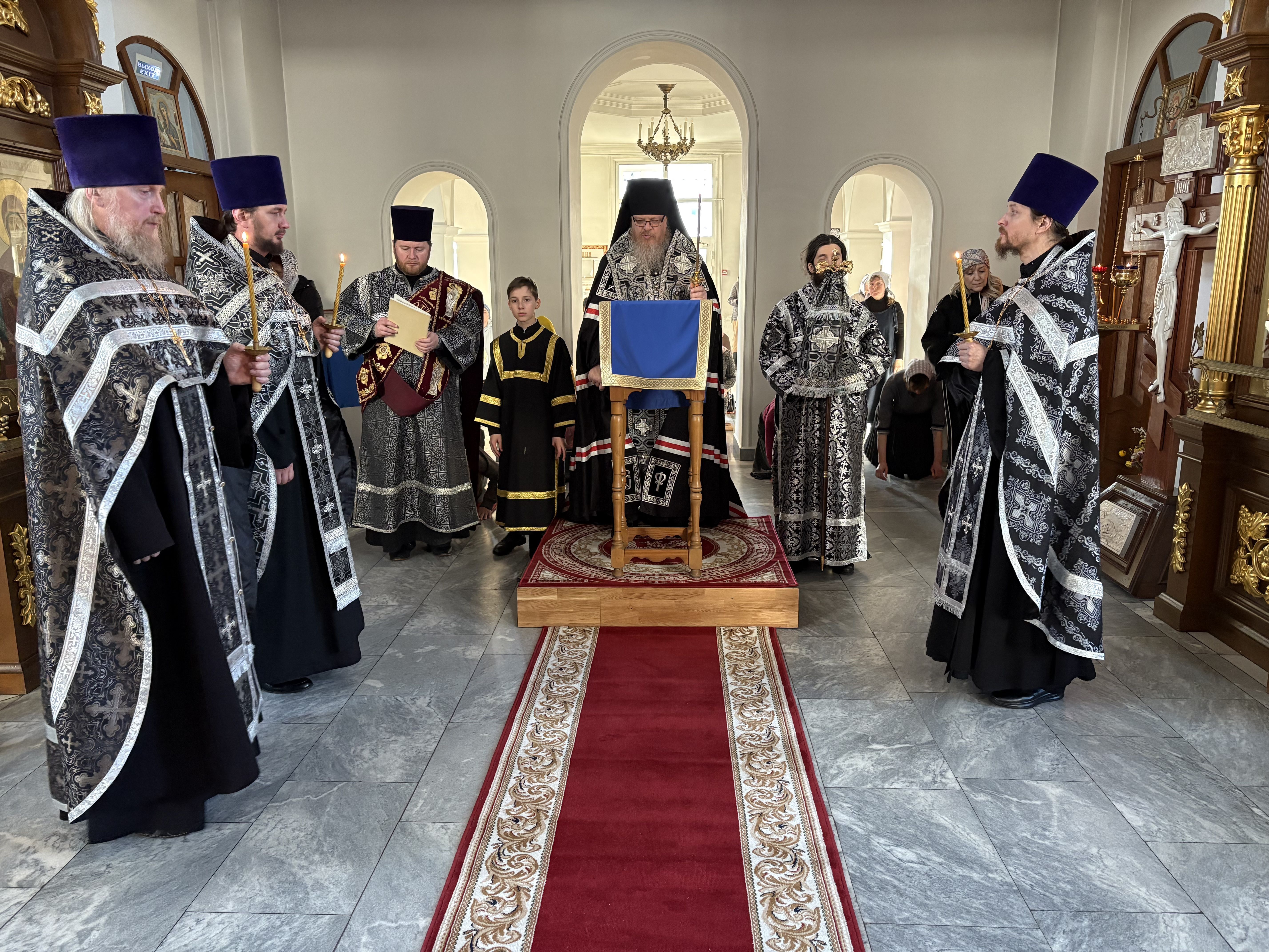 Епископ Алатырский и Батыревский Феодосий совершил утреню с чтением Великого канона преподобного Андрея Критского в кафедральном храме в честь Иверской иконы Божией Матери города Алатырь