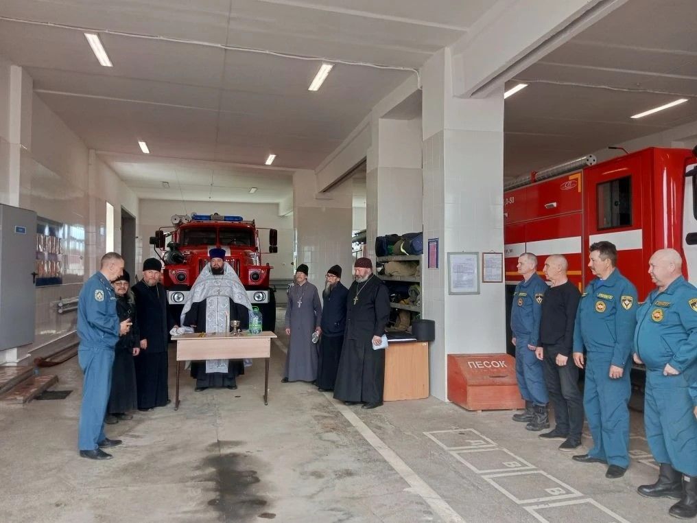 В Пожарной части села Шемурша был совершен водосвятный молебен