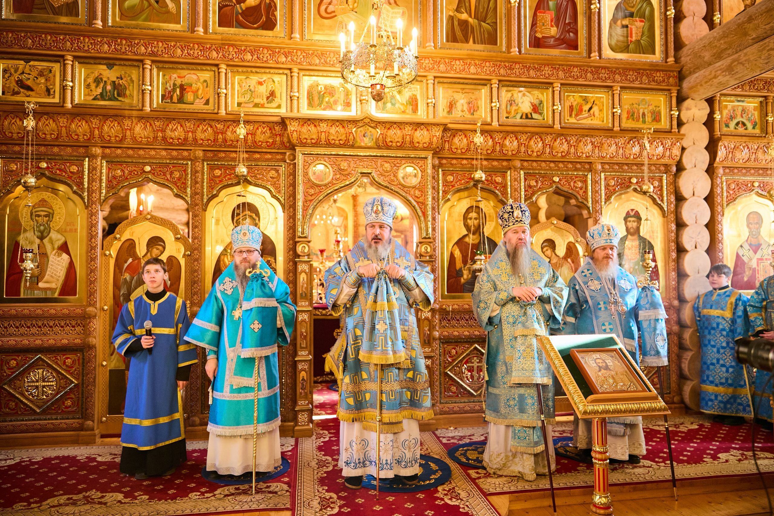 Управляющий Алатырской епархией в праздник в честь Иверского образа Божией Матери сослужил главе Чувашской митрополии в Александро-Невском мужском монастыре