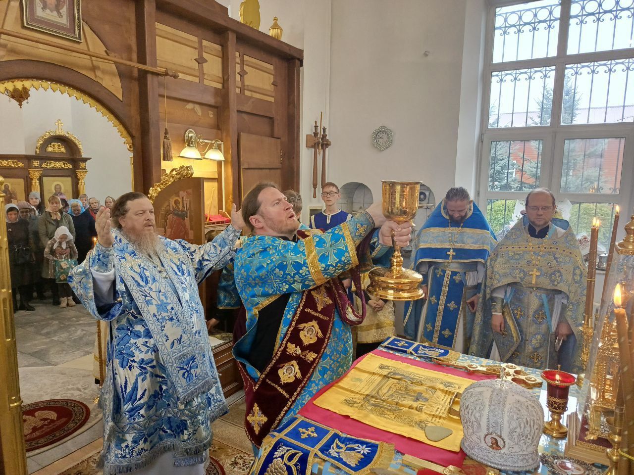 Управляющий Алатырской епархией в праздник Иверской иконы Божией Матери совершил Божественную Литургию  в Иверском храме города Алатырь