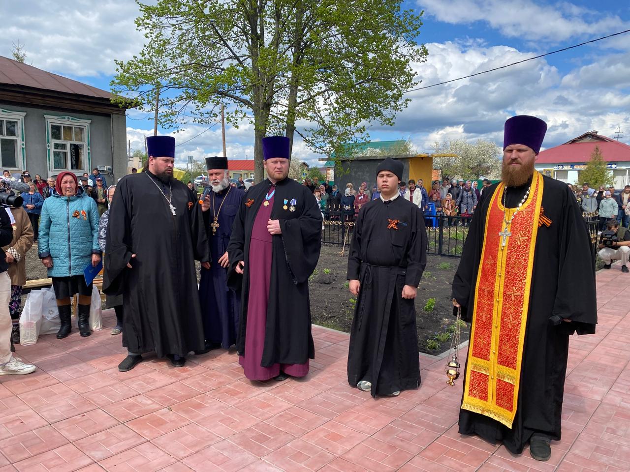 Духовенство приняло участие в открытии памятника , павшим войнам в деревне Нижнее Турмышево Духовенство приняло участие в открытии памятника , павшим войнам в деревне Нижнее Турмышево