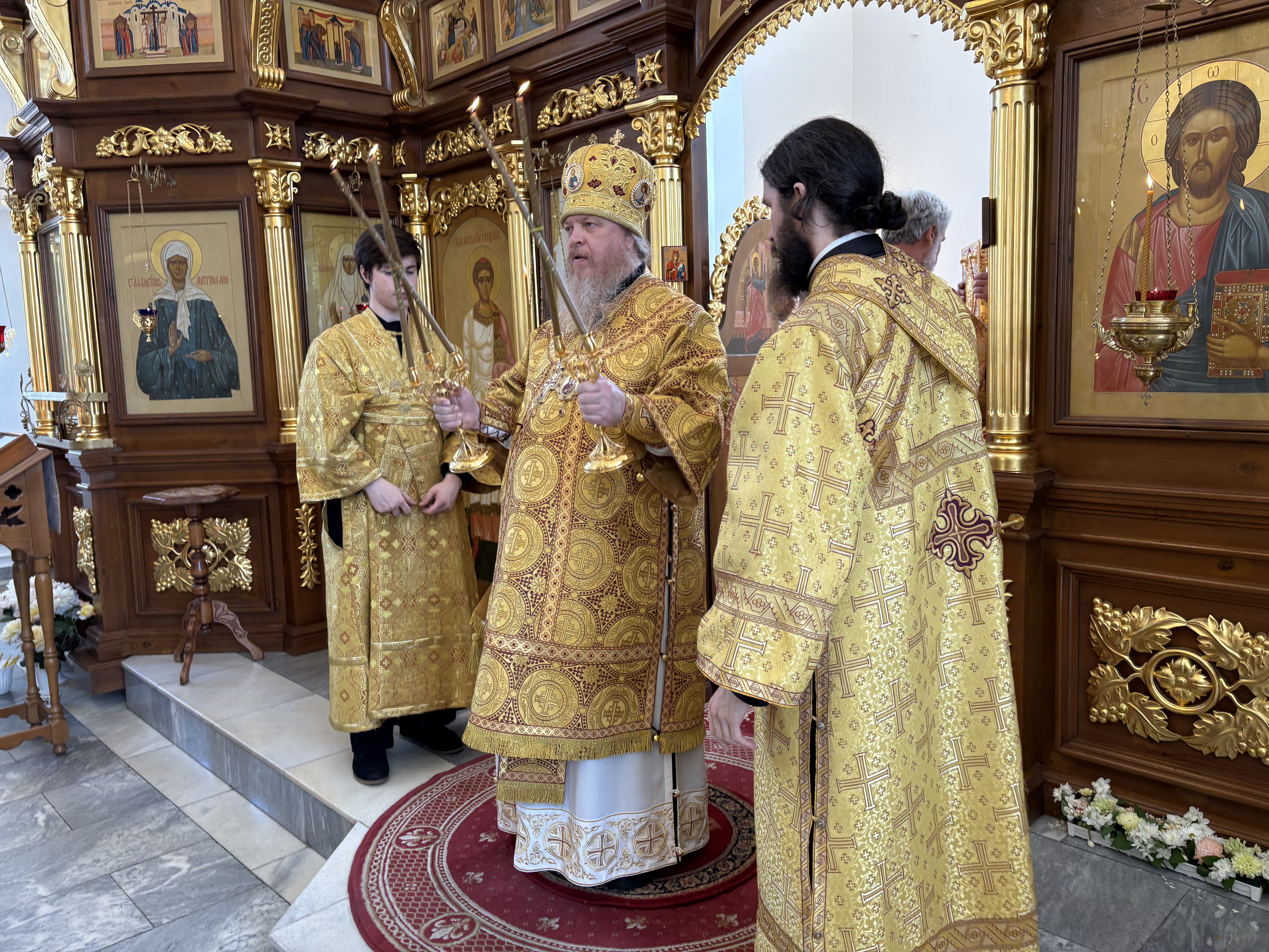 Праздничная Божественная Литургия в годовщину архиерейской хиротонии епископа Алатырского и Батыревского Феодосия