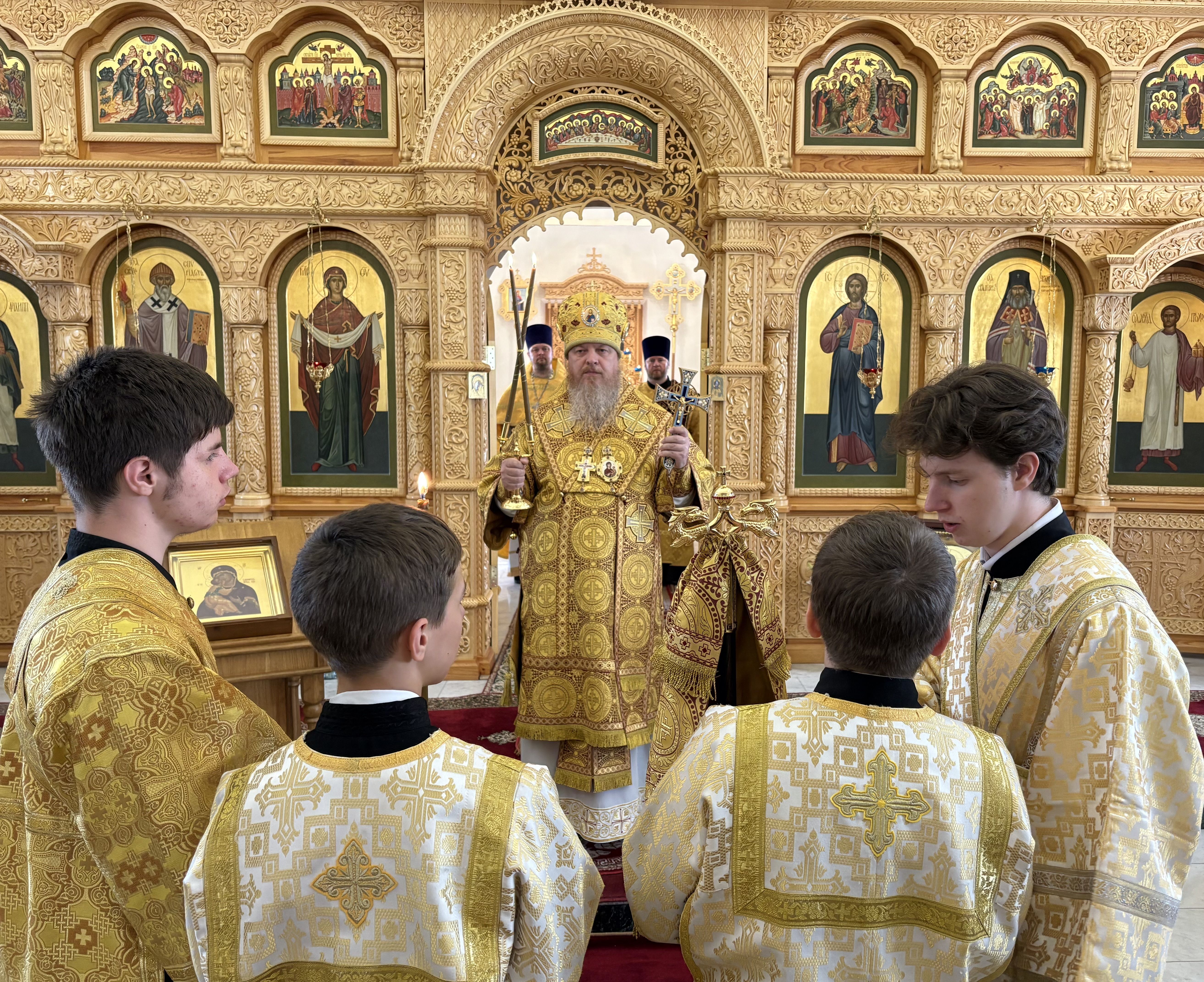 Епископ Алатырский и Батыревский в Неделю 6-ю по Пятидесятнице и в день памяти святых апостолов Петра и Павла совершил Божественную Литургию в Киево-Николаевском Новодевичьем монастыре города Алатырь