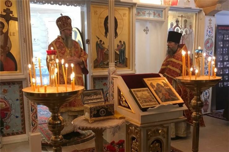 В Неделю 35-ю по Пятидесятнице, в праздник Собора новомучеников и исповедников Церкви Русской Преосвященейший Феодор, епископ Алатырский и Порецкий совершил Божественную Литургию в храме в честь святых Царственных Страстотерпцев п. Первомайский Ал