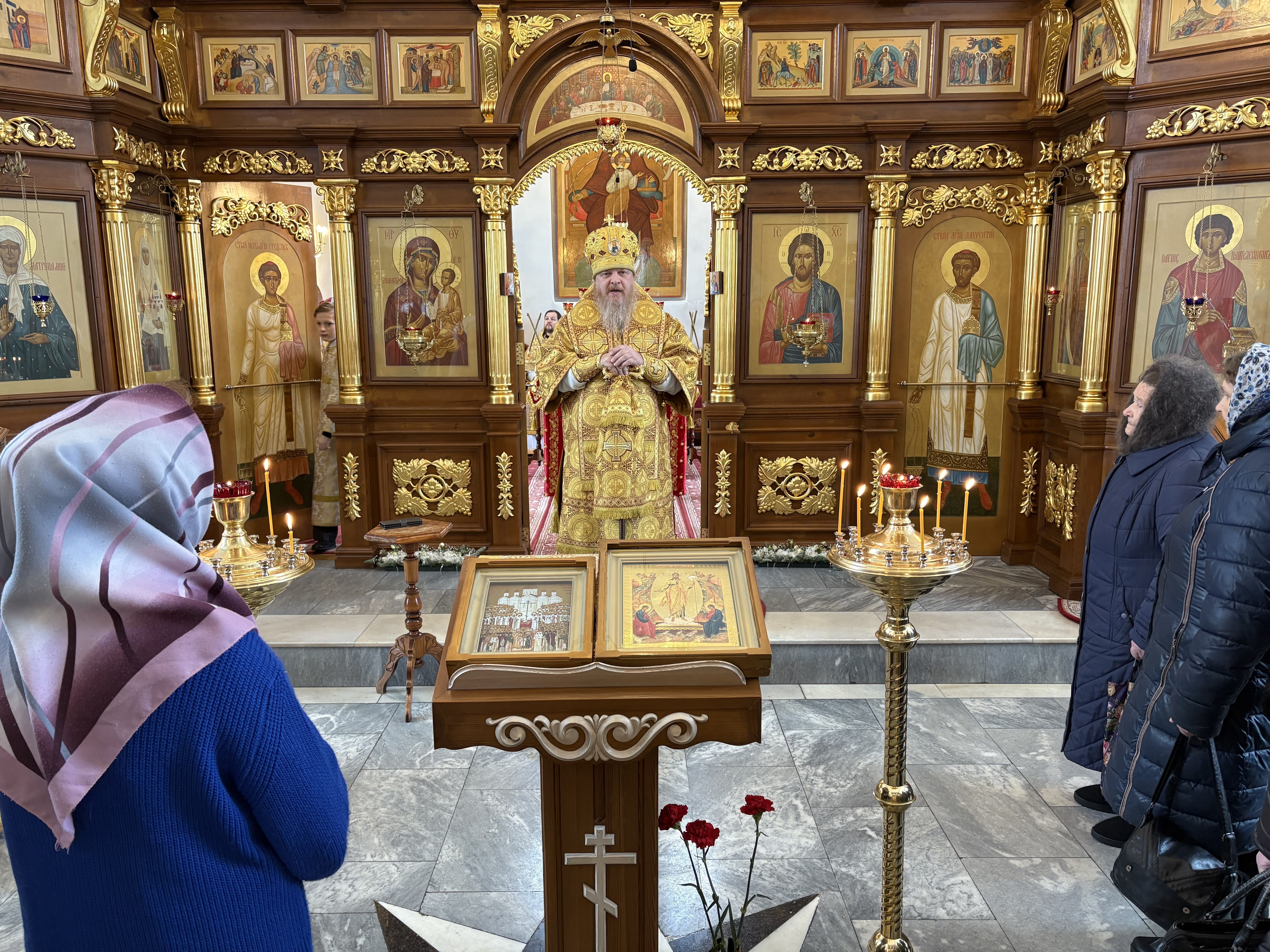 Управляющий Алатырской епархией в Неделю о блудном сыне и в день празднования Собора новомучеников и исповедников Церкви Русской совершил Божественную Литургию в кафедральном храме в честь Иверской иконы Божией Матери города Алатырь