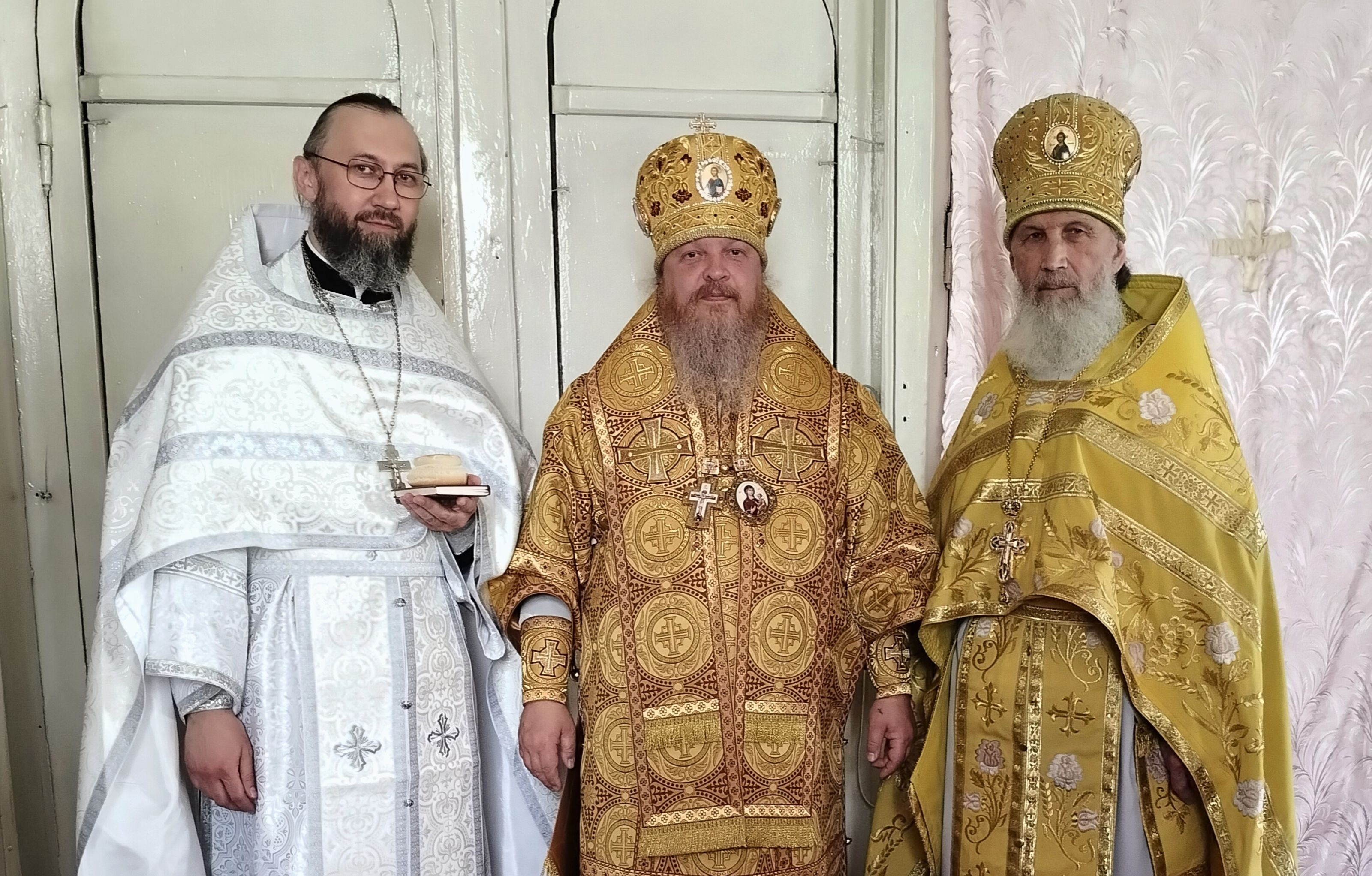 Управляющий Алатырской епархией в праздник Рождества Иоанна Предтечи совершил Божественную Литургию в храме в честь " Казанской" иконы Божией Матери села Хормалы Управляющий Алатырской епархией в праздник Рождества Иоанна Предтечи совершил Божественную Литургию в храме в честь " Казанской" иконы Божией Матери села Хормалы