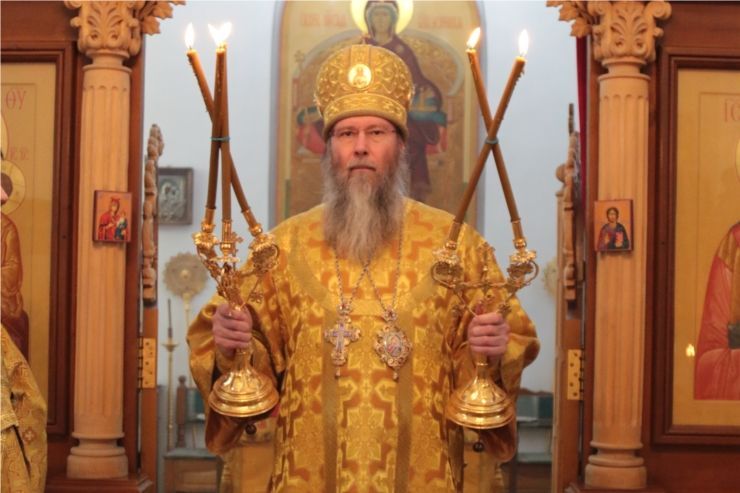 В день собора вселенских учителей и святителей Василия Великого, Григория Богослова и Иоанна Златоуста Преосвященнейший Феодор, епископ Алатырский и Порецкий, совершил Божественную Литургию в храме в честь Иверской иконы Божией Матери г. Алатырь
