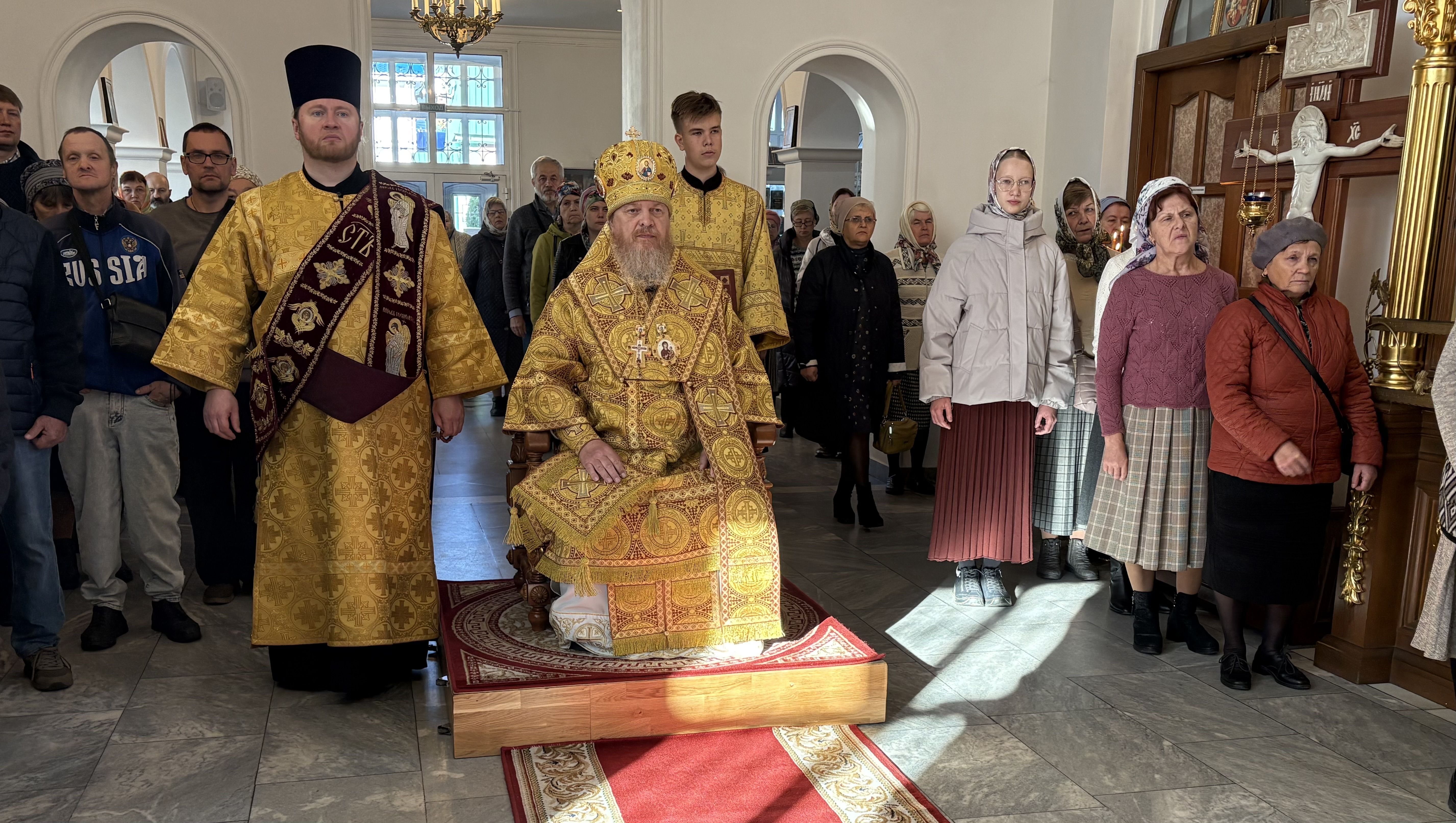 Управляющий Алатырской епархией в Неделю 19-ю по Пятидесятнице совершил Божественную Литургию в Иверском кафедральном храме города Алатырь