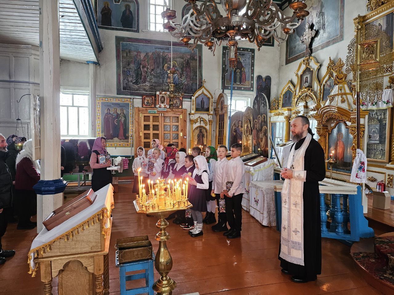 Ученики четвертого класса поздравили прихожан Хормалинского храма с Рождеством Христовым