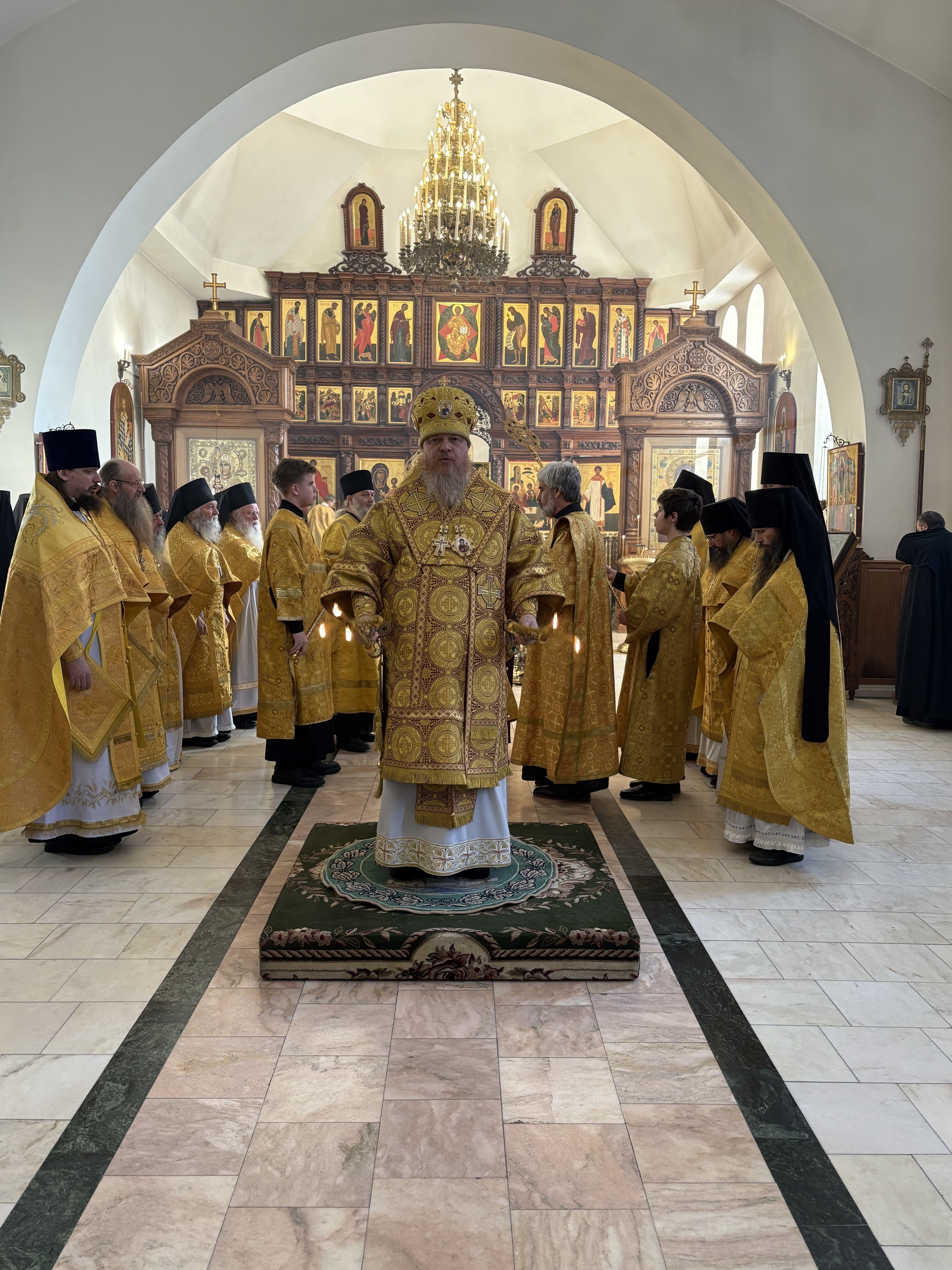 Управляющий Алатырской епархией в Неделю сыропустную совершил Божественную Литургию в Свято-Троицком мужском монастыре города Алатырь