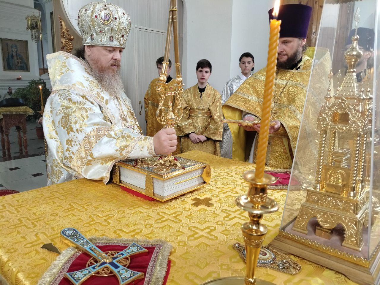 Управляющий Алатырской епархией в праздник апостола Иакова Заведеева совершил Божественную Литургию в храме в честь апостола Иакова Заведеева города Алатырь