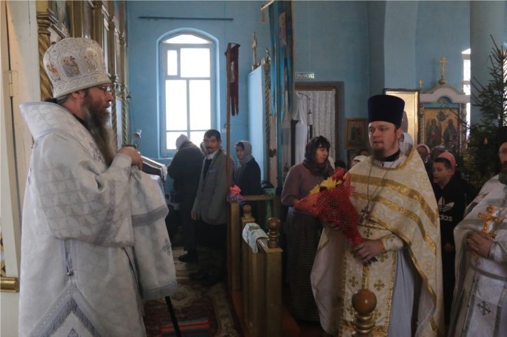 9 января, в день памяти первомученика и архидиакона Стефана епископ Алатырский и Порецкий Феодор, совершил Божественную Литургию в храме Рождества Христова с. Сугуты Батыревского района 9 января, в день памяти первомученика и архидиакона Стефана епископ Алатырский и Порецкий Феодор, совершил Божественную Литургию в храме Рождества Христова с. Сугуты Батыревского района