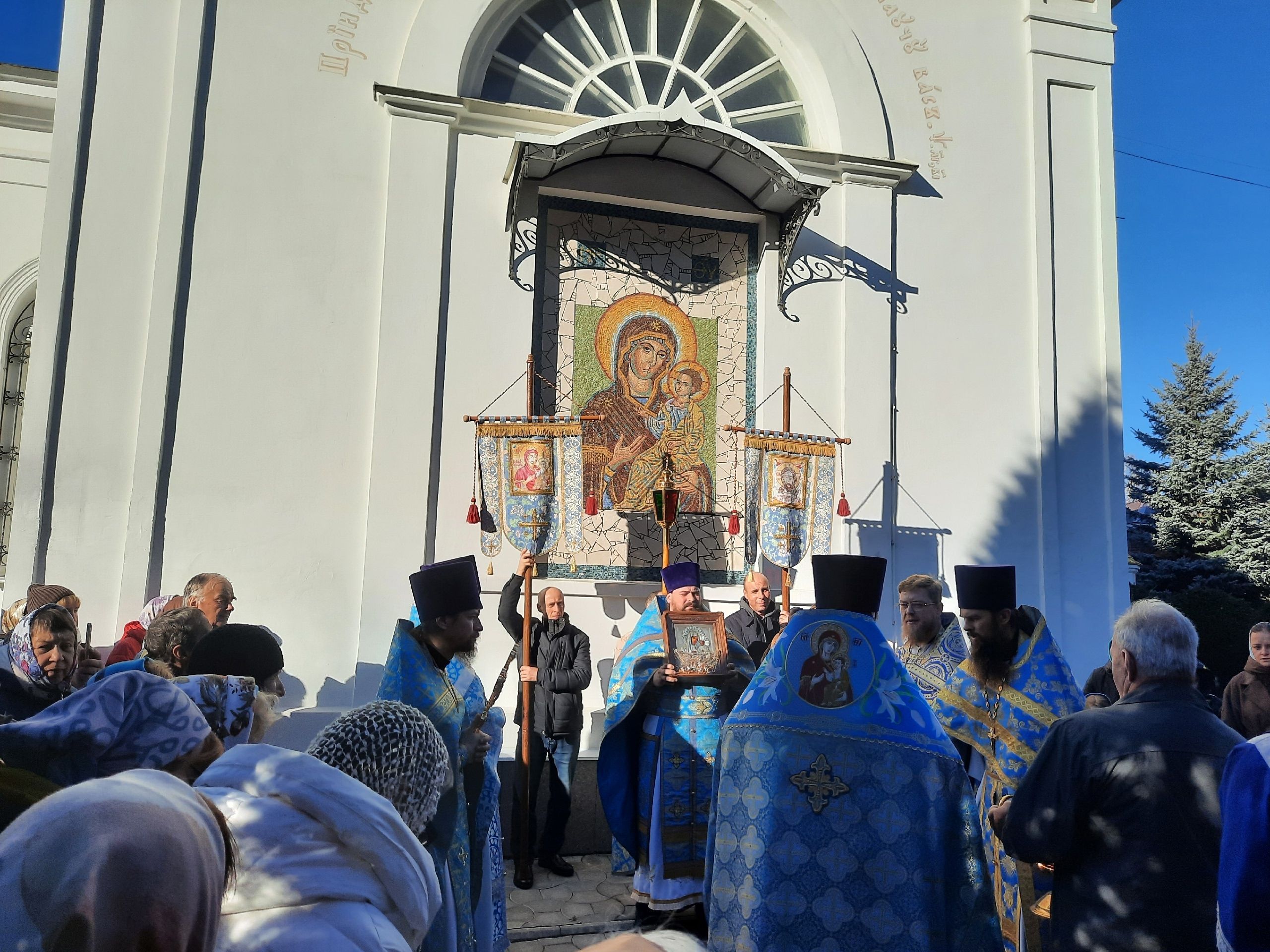 В Алатыре отметили Престольный праздник кафедрального храма в честь Иверской иконы Божией Матери