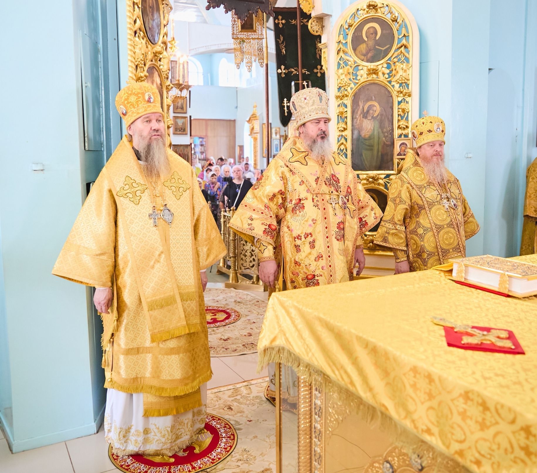 Епископ Алатырский и Батыревский Феодосий в  Неделю 5-ю по Пятидесятнице сослужил за Божественной Литургией митрополиту Чебоксарскому и Чувашскому Савватию в Никольском кафедральном храме города Канаш