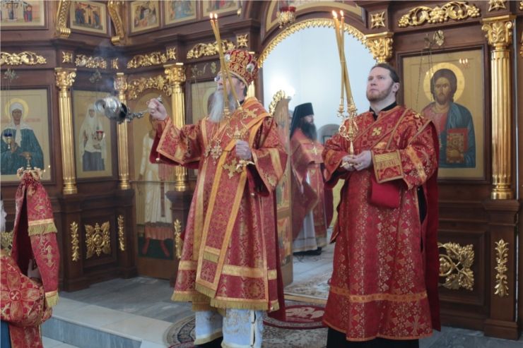 В день памяти сщмч. Харалампия и с ним мчч. Порфирия, Ваптоса и трех мучениц Преосвященнейший Феодор, епископ Алатырский и Порецкий, совершил Божественную Литургию в храме в честь Иверской иконы Божией Матери г. Алатырь