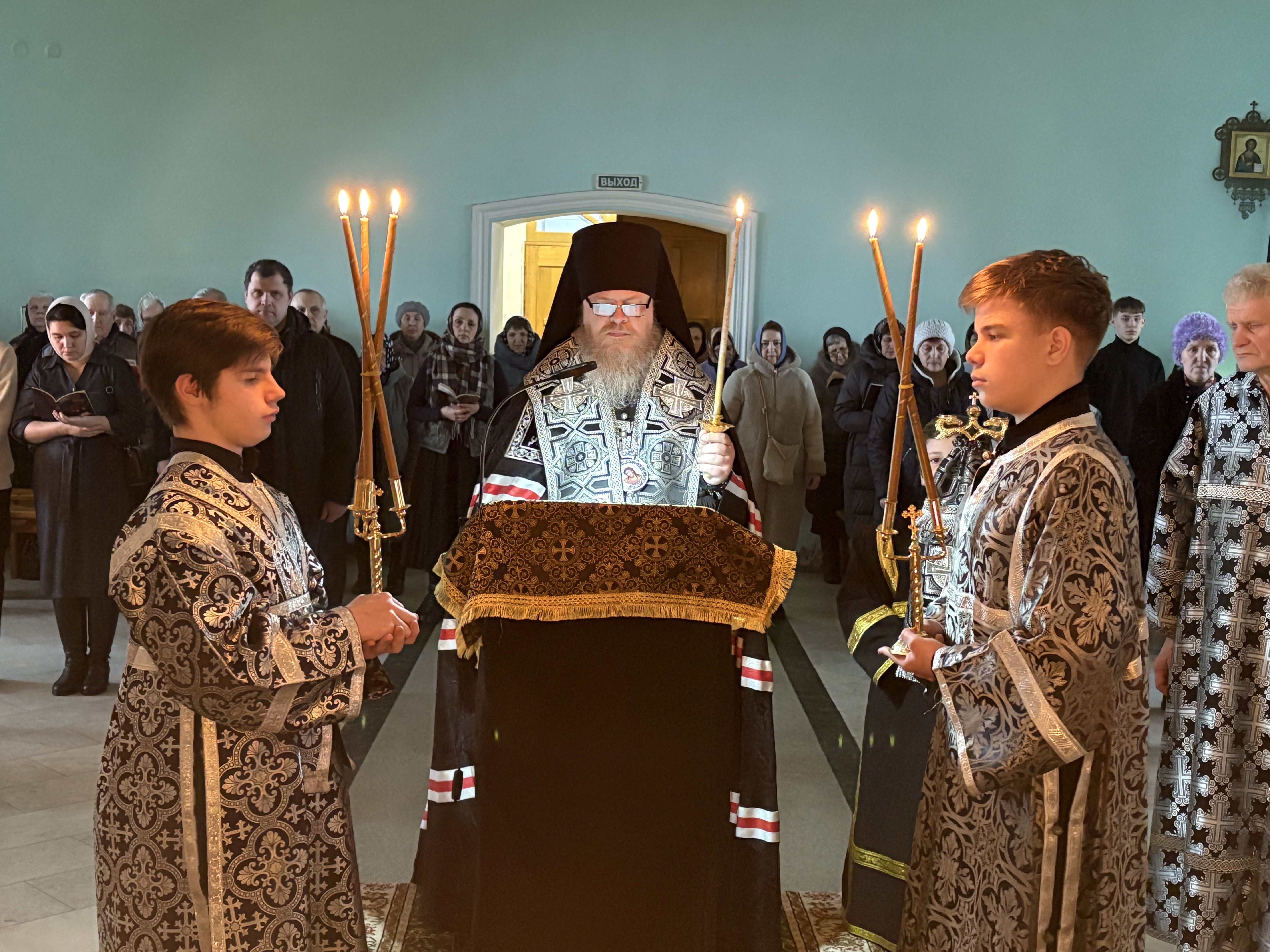 Управляющий Алатырской епархией совершил великое повечерие с чтением Великого покаянного канона прп. Андрея Критского в Киево-Николаевском Новодевичьем монастыре города Алатырь